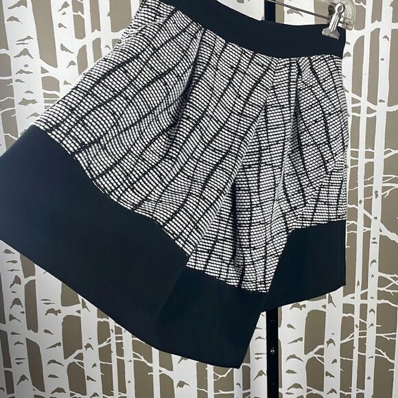 Banana Republic Black & White Jacquard Knit Asymmetrical Crossover Mini Skirt si - Picture 5 of 6